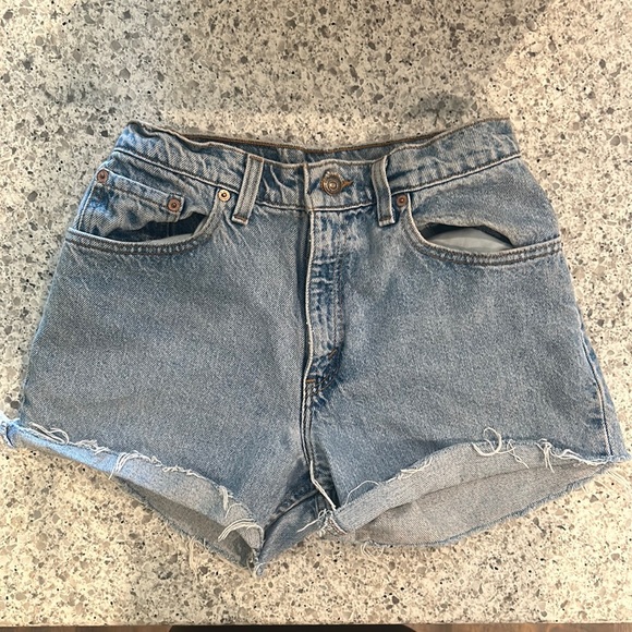 Vintage Levi’s Denim Shorts - Picture 2 of 4